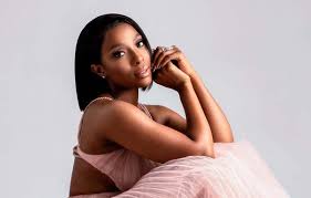 Modiadie, sometimes referred to as the black pearl, has had a gift for entertainment ever since she was a in 2009, modiadie began working for the youth radio station yfm, a station based in the south. Pearl Modiadie Finally Shows Off Her Baby Bump Zalebs