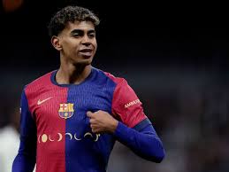 Estreno de crack de Lamine Yamal en el Bernabéu': del 'yo aquí' de CR7 a enseñar su camiseta al puro estilo Messi | Fútbol | Cadena SER