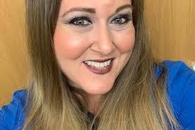 Amanda Pates's Instagram, Twitter & Facebook