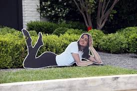 Ben Affleck S Kids Put A Giant Ana De Armas Cutout In Front Of His House See The Hilarious Pic Entertainment Tonight