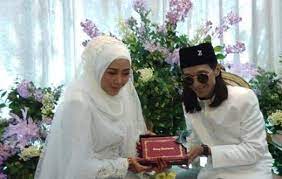 Zamani kembali terjalin majlis kahwin. Zamani Sah Nikah Dengan Pembantu Peribadi Secara Tertutup