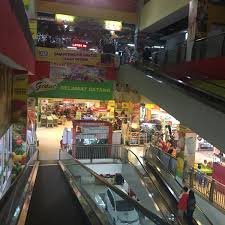 Penutupan gerai ritel giant diketahui melalui acara perpisahan karyawan yang diunggah lewat facebook giant ekstra pamulang. Photos At Pamulang Square Shopping Mall In Pamulang