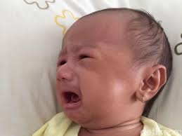 Penyebab bayi menangis malam bisa berasal dari dalam dan luar diri bayi. Mengenal Arsenic Hour Saat Bayi Sering Menangis Di Malam Hari