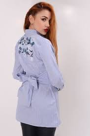 Detaylari Goster Sirt Islemeli Fiyonklu Cizgili Gomlek Moda Stilleri Kadin Ve Trendler