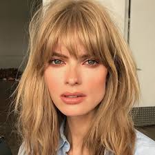 La tendenza che arriva da parigi. Frangia Il Must Have Delle Tendenze Capelli Autunno Inverno 2017 2018