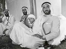 صور قديمة ونادرة لسمو الشيخ زايد رحمه الله مشاهير تاريخ الإمارات أبوظبي صورة ١٢ History Uae Arabian Beauty Uae National Day