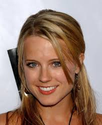 Who's the prettiest girl character😍Donna, Jackie, Laurie, Caroline✨ :  r/That70sshow