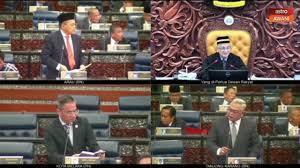 Seramai 222 orang dari 222 ahli dewan telah mengangkat sumpah jawatan. Dewan Rakyat Kecoh Mp Pasir Salak Dan Kota Melaka Diarah Keluar Youtube