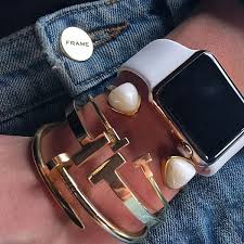 Apple watch gold vs rose gold. How 12 Fashion Insiders Style The Apple Watch Apple Watch Fashion Apple Watch Bracelets Apple Watch