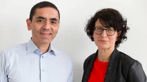 Özlem türeci, on yıl boyunca klinik ve bilimsel danışma kurulu'nda görev yaptıktan sonra 2018'de biontech tıp şefi oldu.53 yaşındaki türeci aynı zamanda kanser. Corona Impfstoff Orden Fur Biontech Grunder Ugur Sahin Und Tureci