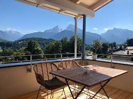 Wir wünschen ihnen einen wunderbaren urlaub in unseren gemütlichen ferienwohnungen im schönen berchtesgadener land, wo sie die atemberaubende bergkulisse, aber auch kulturelle highlights im naheliegenden salzburg genießen können. Ferienwohnung Fur 4 Personen 100 M Ab 220 Id 22098571 Berchtesgaden