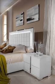 This set provides a rustic inspired touch to your modern abode. San Mito Modern White Bedroom Set Cal King White Bedroom Set Modern White Bedroom White Gloss Bedroom