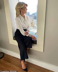 Julie bishop's stunning new transformation proves she's still a total style icon. V5pxouimpg4xem