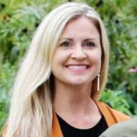 Stacy Houck's Instagram, Twitter & Facebook