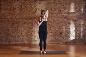 It concentrates mainly on standing poses, and includes a couple of inverted poses that are central to a classical iyengar yoga sequence. Iyengar Yoga Alles Uber Den Yoga Stil Und Die Besten Ubungen Lotuscrafts