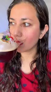 Frutal, alcohólica, dulce, roja y también con una imagen encantadora.  #CherryChouffe es la cerveza que elegí para festejar San Valentín.  #BeberParaVivir 🍻❣️ Cherry Chouffe Fruit Beer Brasserie ...