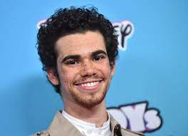 Een geliefd acteur, schrijver, regisseur, leraar, held, echtgenoot en vriend. Piepjonge Disney Acteur Cameron Boyce 20 Overleden De Morgen
