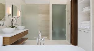 Entre les contraintes techniques et l'architecture parfois inspiration pinterest miser sur un carrelage mural est parfois indispensable pour protéger sa salle de bains de l'humidité. Le Verre Dans La Salle De Bain