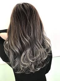 人気のグレージュを味方につけて おしゃれ女子のヘアカラーカタログ hair グレー ヘアカラー 髪色 グレージュ 髪色 ハイライト