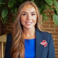 Aisha Dari's Instagram, Twitter & Facebook