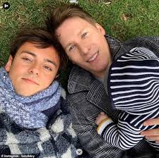 Tom daley is celebrating his third wedding anniversary to husband dustin lance black. Tom Daley S Husband Dustin Lance Black Wants 10 Or 12 More Children Hotlifestyletale Com