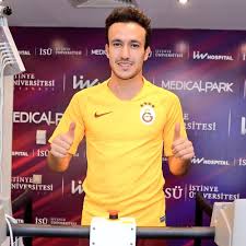 İnşallah falcao ile idman yapmaktan da çok şey öğrenecek ve hem bu cocuk fizik olarak hulk'u andiriyor, umarim a takimda olur, yunus akgun a takimda olur'da bu cocuk niye yok anlamadim, celil de olmali bence, alt. Ali Sami Yen Sokak Cok Buyuk Hayallerimiz Var Seninle Facebook