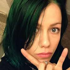 Lila Bennett (@starxscreamxx)