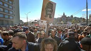 В ходе митингов были задержаны более 2,6 тысяч человек… митинги были анонсировали после того, как вернувшегося в россию алексея навального арестовали на 30 суток. V Moskve Proshel Miting Protiv Programmy Renovacii Novosti Obshestvo Kommersant