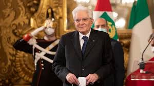 Sergio mattarella facts he was a member of parliament from 1983 to 2008, serving as minister of education from 1989 to 1990 and as minister of defence from 1999 to 2001 in 2011, he became an elected judge on the constitutional court Portrat Sergio Mattarella In Italien Hat Jetzt Der Stumme Das Sagen Augsburger Allgemeine