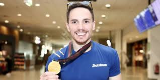 Και βάρος 62 κιλών και διακρίνεται ιδιαίτερα στο αγώνισμα των κρίκων. Karfia Leyterh Petroynia Kata Thn Afi3h Toy Sthn Ellada Eimaste 7 Mhnes Aplhrwtoi Binteo Spor Iefimerida Gr