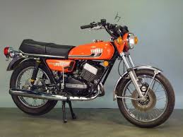 Moto Vintage Espace Motos Vintage Murit Collection A Chatillon Yamaha 350 Motos Moto Collection Motos Anciennes