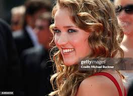 5.733 fotos e imágenes de alta resolución de Osment Emily