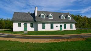 La Maison Samuel Bedard Est Une Demeure Erigee En 1903 A Peribonka En 1912 Louis Hemon Y Redige Le Roman Maria Chapdelaine I House Styles Mansions House