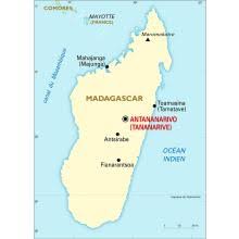 La république de madagascar est un état insulaire, situé dans la partie occidentale de l'océan indien, au large de l'afrique de l'est dont il est séparé par le canal du mozambique. Planisphere Madagascar Cartes Encyclopaedia Universalis