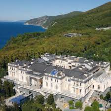 Putin just happened to regularly drop by and check in on the construction. Wladimir Putins Palast Der Superlative Wie Ein Neues Versailles Stern De