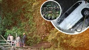 Kereta buruk dalam semak samun. Wanita Tabur Benda Misteri Di Jalan Raya Tak Lama Kemudian 2 Kemalangan Maut Terjadi Yang Mengorbankan Banyak Nyawa