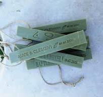 Savon Olive gravé mariage et baptême - Savon de Marseille Barre personnalisé