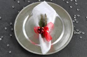 La décoration idéale pour la fête de noël ne peut pas se passer de certains petits détails qui apportent la touche finale à tout le décor. 5 Jolis Pliages De Serviettes Pour Noel 4 Photos