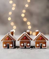 Stunning Gingerbread Houses Decoration Ideas 2021 Family Food Garden Mini Gingerbread House Gingerbread House Cookies Christmas Gingerbread House