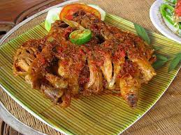 Betutu Is A Side Dish Made From Chicken Or Duck A Whole That Contains Spices Then Roasted In The Husk Fire Resep Masakan Resep Ayam Resep Masakan Indonesia