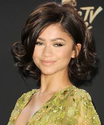 90s Hair Trends That Celebrities Are Bringing Back Flipped Out Ends From Instyle Com Short Hair Styles Zendaya Hair Hair Flip