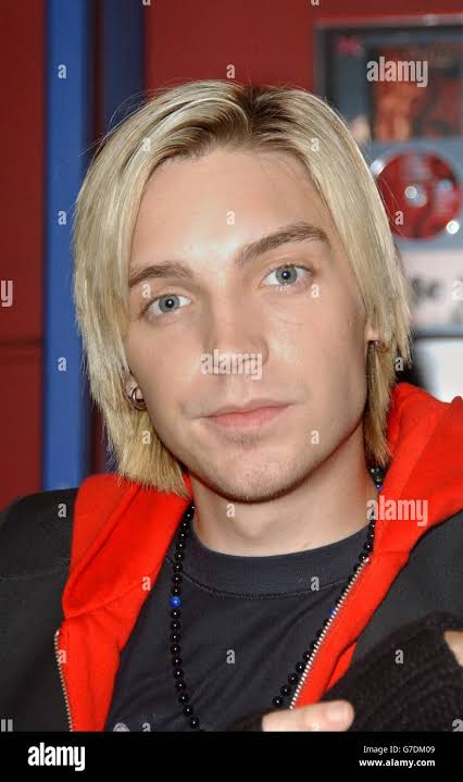 Singer Alex Band from rock group The Calling during his guest appearance on  MTV's TRL - Total Request Live - show at their new studios in Leicester  Square, central London Stock Photo - Alamy
