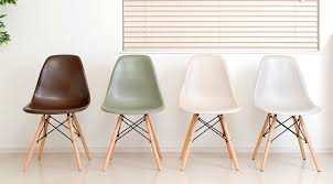 強化樹脂タイプは全９色 さまざまなテイストの空間になじみやすい くすみ系のアースカラーが今どき イームズチェア イームズ トイレ ノズル 掃除