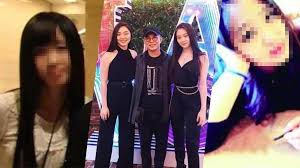 The woman in the window. Here Is What Jet Li S Four Elusive Daughters Look Like Today