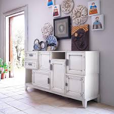 She gained a love of zoology while wrangling bulls on her family's ranch. Aparador De Diseno Y Alta Decoracion Cubos 165 Lola Glamour Primera Avenida