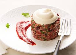 Tartare De Boeuf Au Mascarpone Et Aux Canneberges Recette Food Food Presentation Tartare Recipe