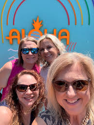 I wish I could have gotten the entire rainbow in one pic! It was so  pretty!! 🌈 There's a rainbow of love! I remember your dad Rhonda Roper  Gibson and Jill Roper