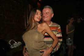 Maybe you would like to learn more about one of these? Viata De Vedeta Cum A Ajuns Monica Gabor Din Bacau In America De La Iri La Mr Pink