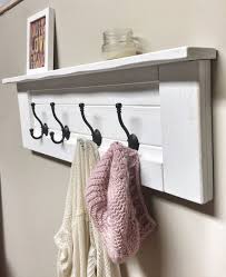 Rustique En Bois Blanc Porte Manteau Etagere Par Cherrytreegallery Rustic Wooden Shelves Entryway Coat Rack White Coat Rack