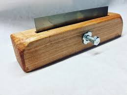 Handtool Built Wooden Cabinet Scraper Holder Made With A Scrap Of Sugar Maple Thanks To Woodbywright For The Inspiration On This Erste Hilfe Ideen Werkstatt